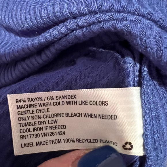 Mossimo ladies cold shoulder blouse. Royal color. Size L - Picture 3 of 3